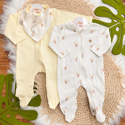 Kit 2 Macacões + Babador Bandana Ursinho e Canelado - Amarelo e Off White